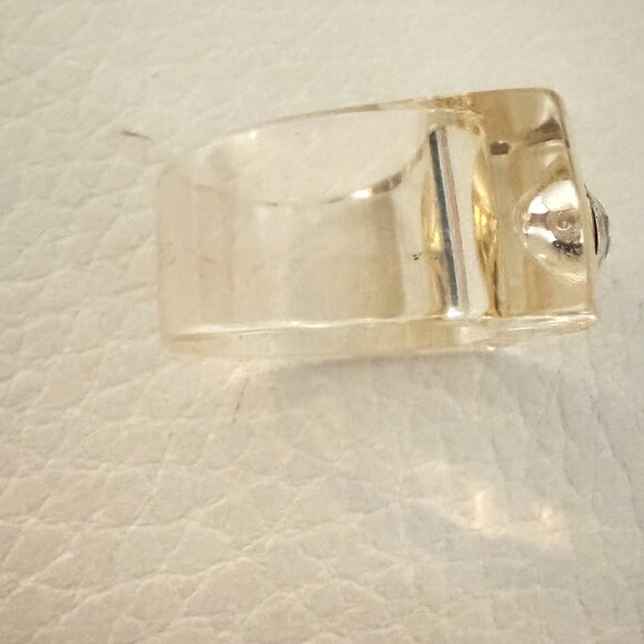 J.CREW CHUNKY CLEAR LUCITE STATEMENT RING GOLD TONE BEZEL CRYSTAL SIZE 8 MODERN - Picture 6 of 7